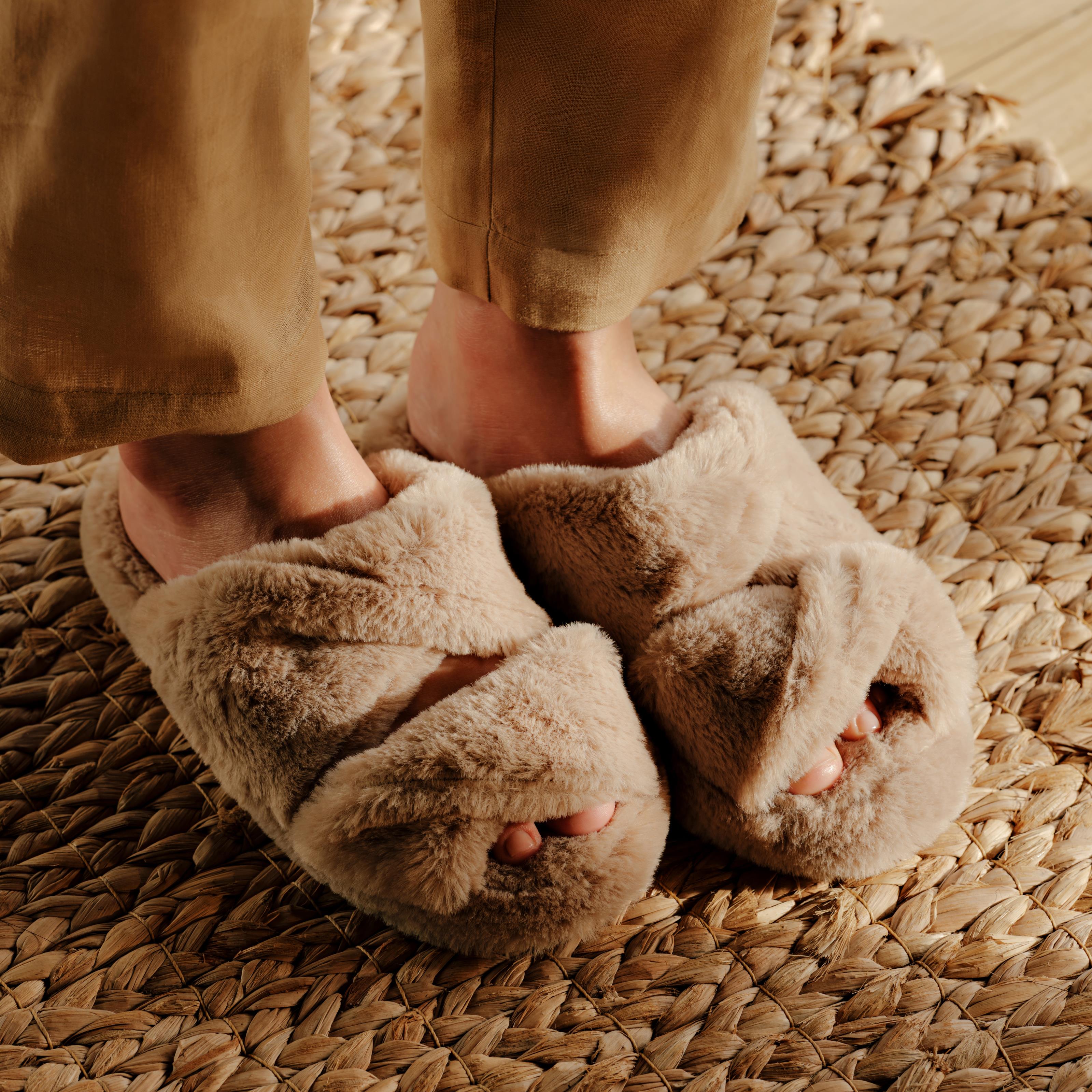 Chinelo Soft em Pelo Sintético Cruelty Free